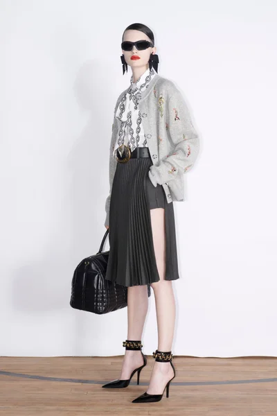 Look 15